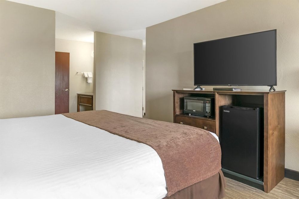 Suite, 1 King Bed, Non Smoking, River View (Oversized Room)