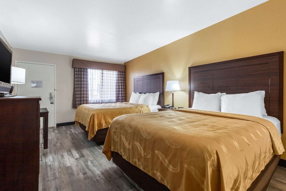 Quality Inn & Suites near Downtown Mesa