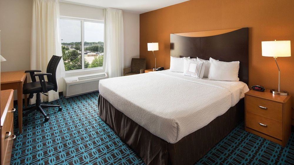 Room, 1 King Bed (Hearing Accessible)