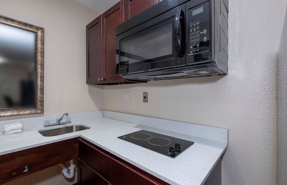 Red Roof Inn Morgan City Suite, 1 King Bed, Non Smoking, Kitchen 9