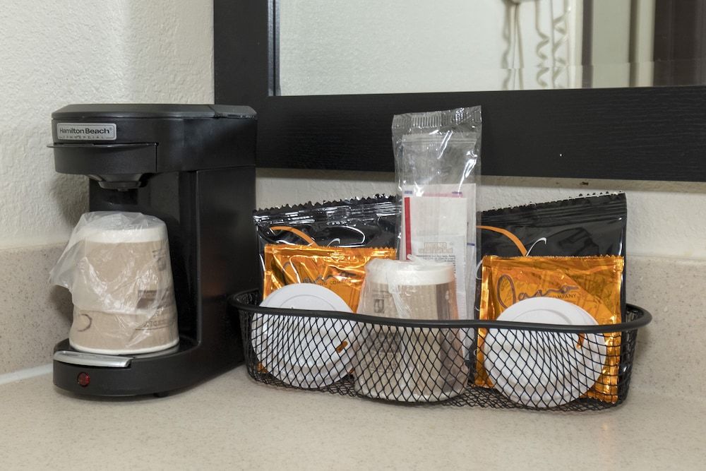 Red Roof Inn Morgan City Suite, 1 King Bed, Non Smoking, Kitchen 5