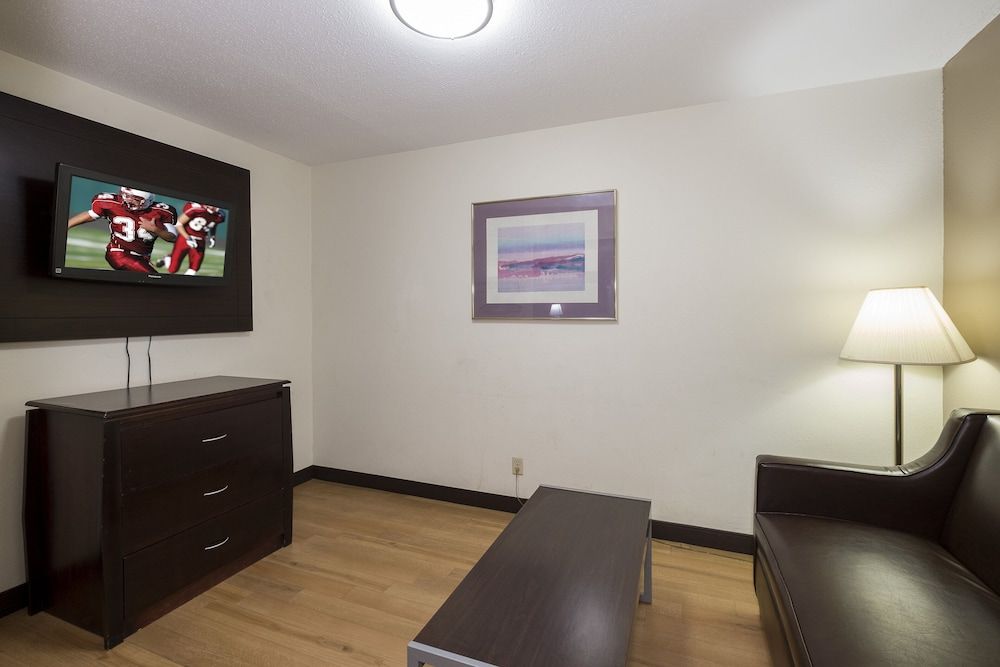 Red Roof Inn Morgan City Suite, 1 King Bed, Non Smoking, Kitchen 4