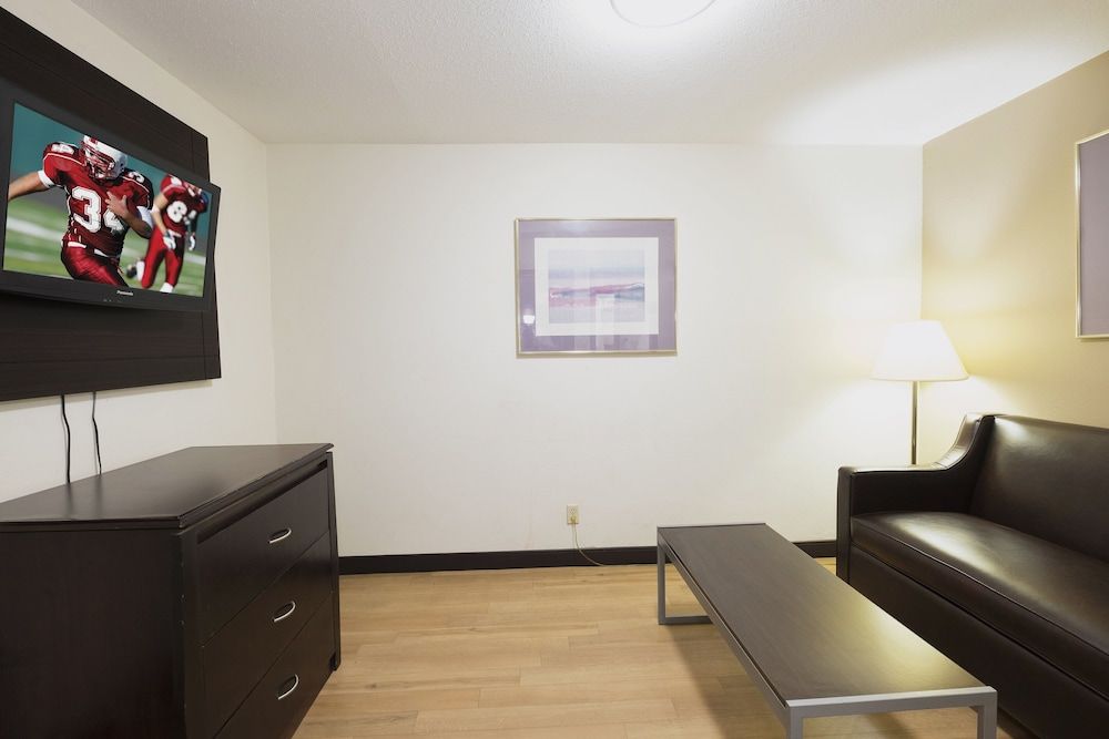 Red Roof Inn Morgan City Suite, 1 King Bed, Non Smoking, Kitchen 6