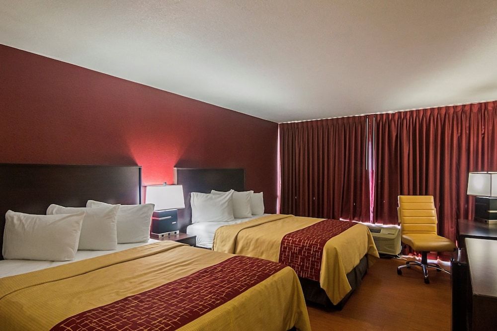 Deluxe Room, 2 Queen Beds, Smoking