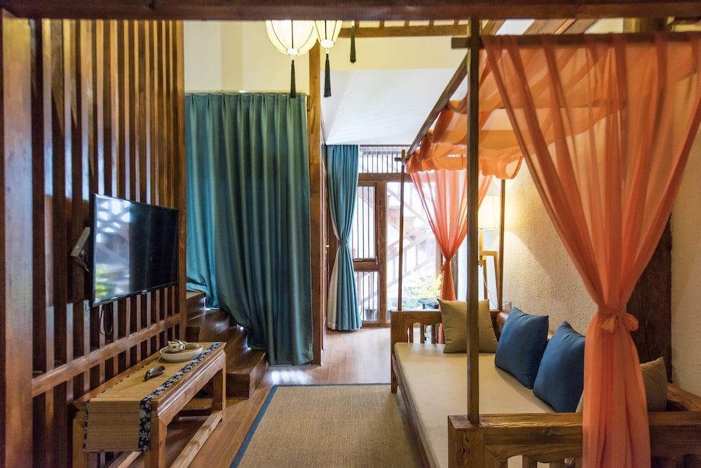 Lijiang Yue Tu Inn Triple Room 11