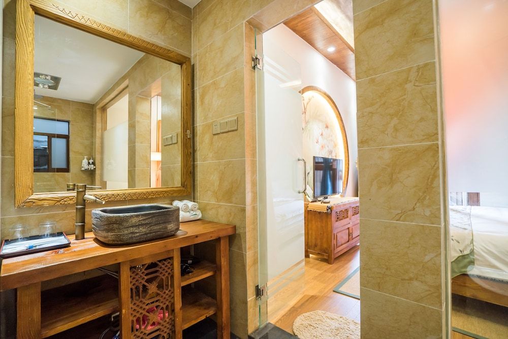 Lijiang Yue Tu Inn Superior Double Room 21