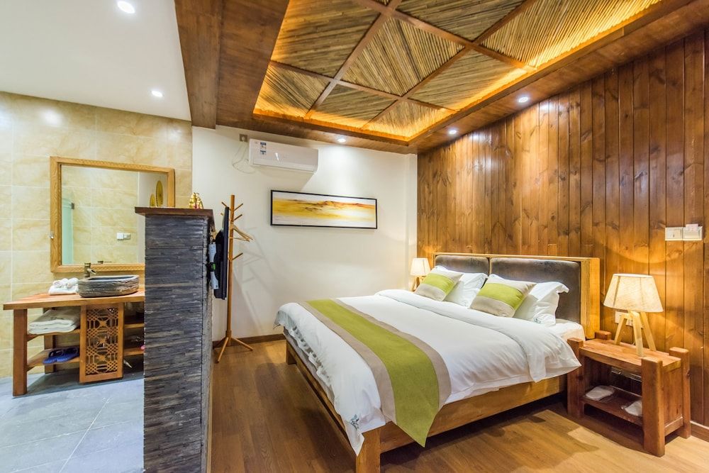 Lijiang Yue Tu Inn Superior Double Room 13
