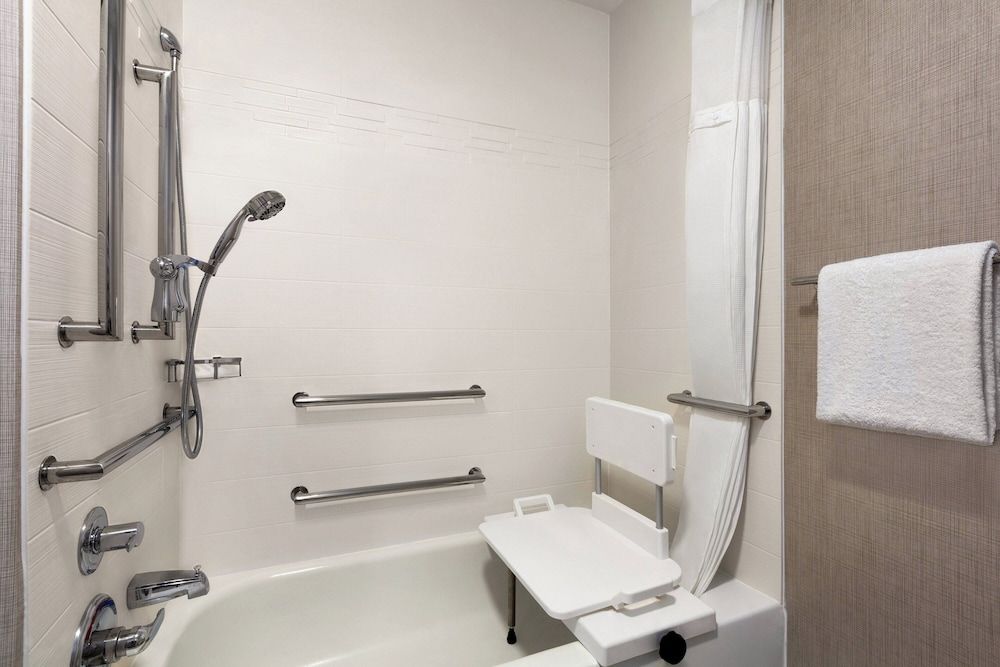 Studio, 1 Queen Bed with Sofa bed, Non Smoking (Mobility Accessible, Tub)