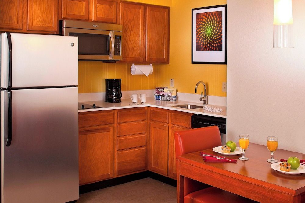 Suite, 1 Bedroom, Non Smoking (Mobility/Hearing Access, Roll-In Shwr)