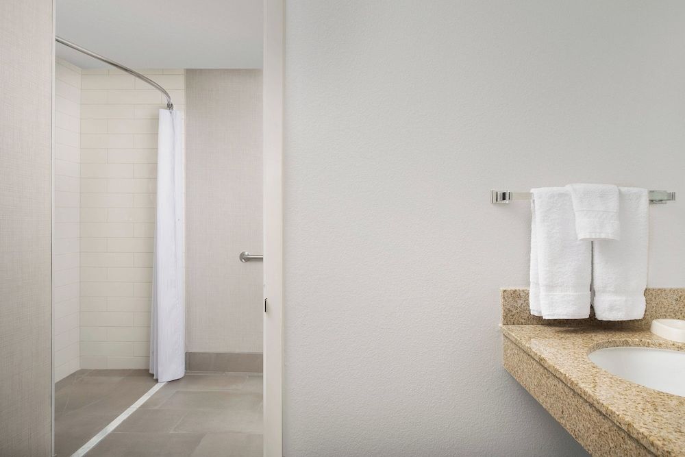 Suite, 1 Bedroom (Mobility Accessible, Roll-In Shower)