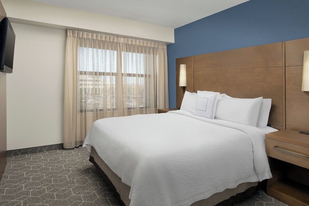 Suite, 2 Bedrooms, Fireplace (Hearing Accessible)