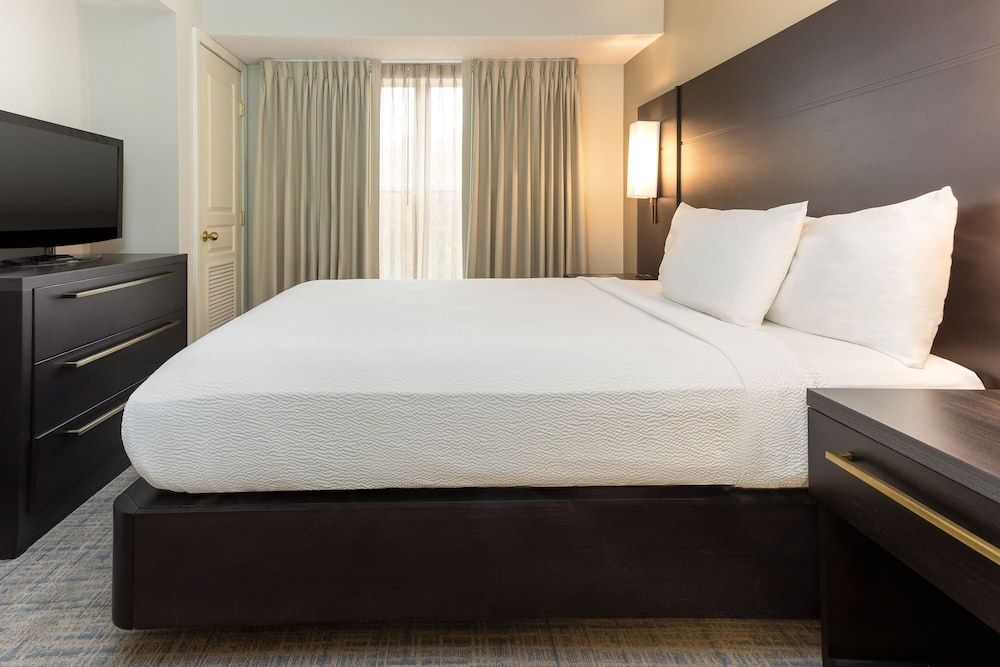 Suite, 1 Queen Bed with Sofa bed, Non Smoking