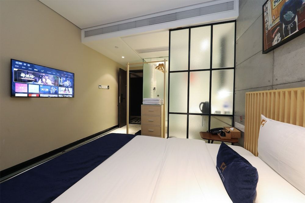 Arrivee Hotel Comfort Double Room, 1 Queen Bed 3