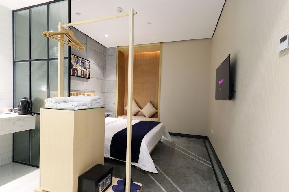 Arrivee Hotel Comfort Double Room, 1 Queen Bed 4