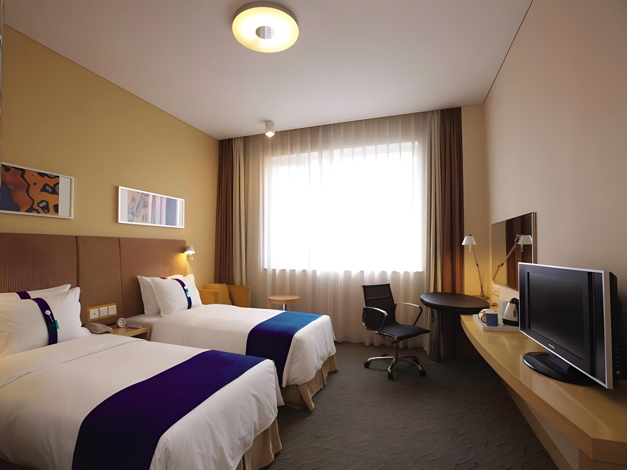 2 Twin Beds Standard Extra Floor Space