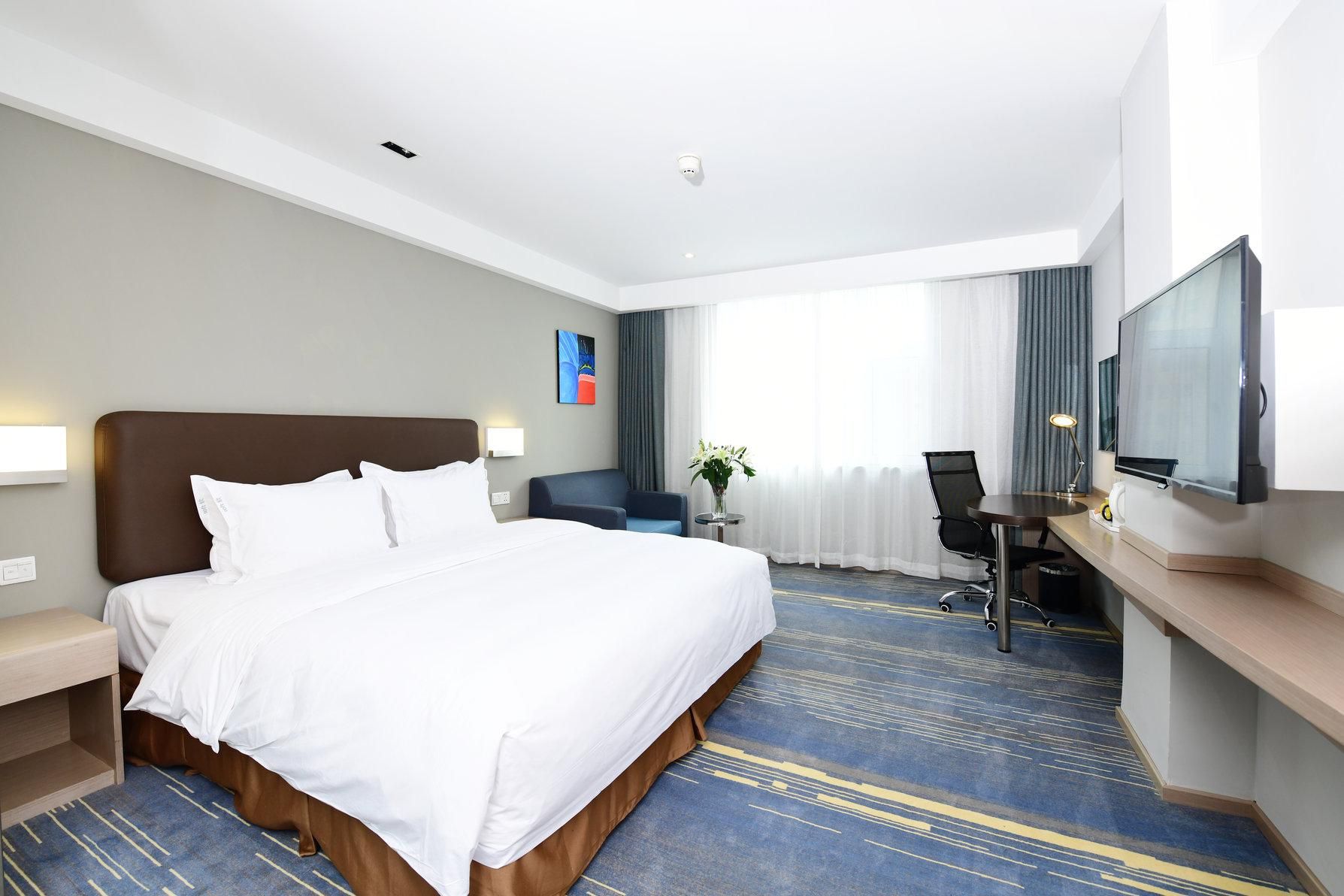 1 King Bed Standard
