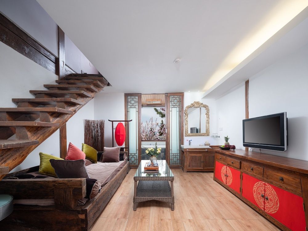 Merry Inn Lijiang Deluxe Room, Bathtub