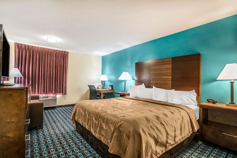 Standard Room, 1 King Bed, Non Smoking