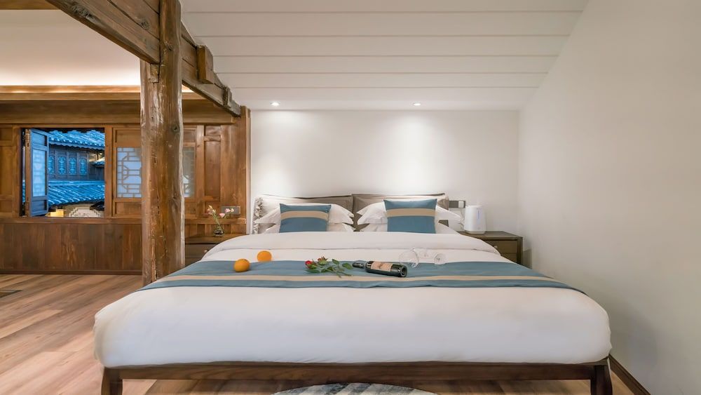 Lize Graceland Artistic Suite Inn Suite (Loft) 3