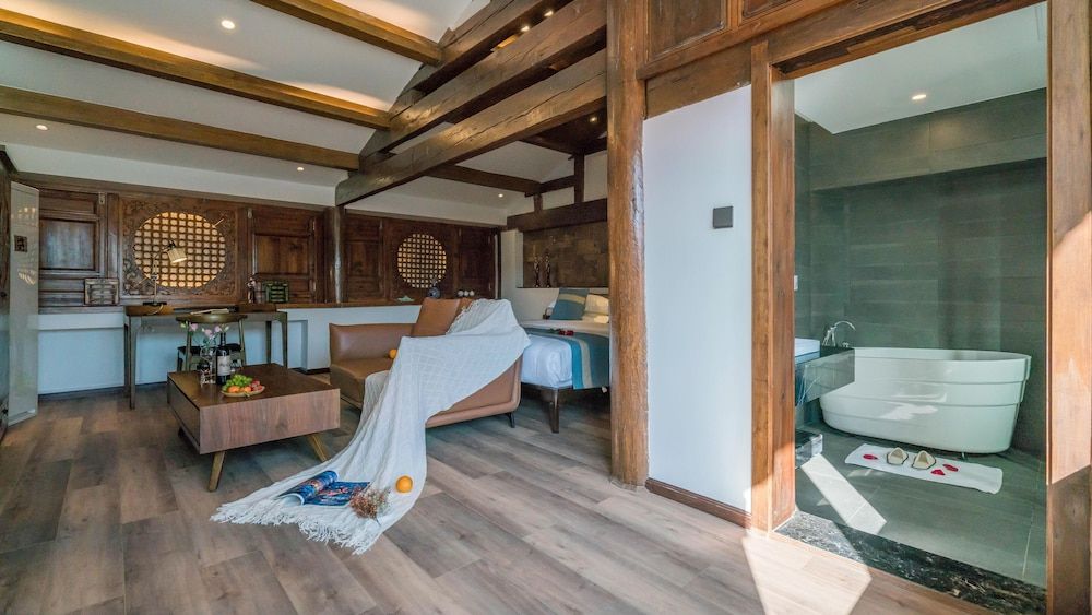 Lize Graceland Artistic Suite Inn Deluxe Double Room, Balcony 2