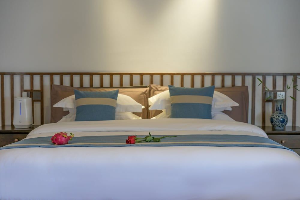 Lize Graceland Artistic Suite Inn Deluxe Suite 6