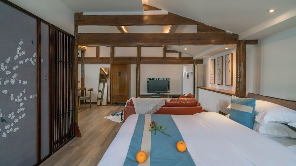 Lize Graceland Artistic Suite Inn