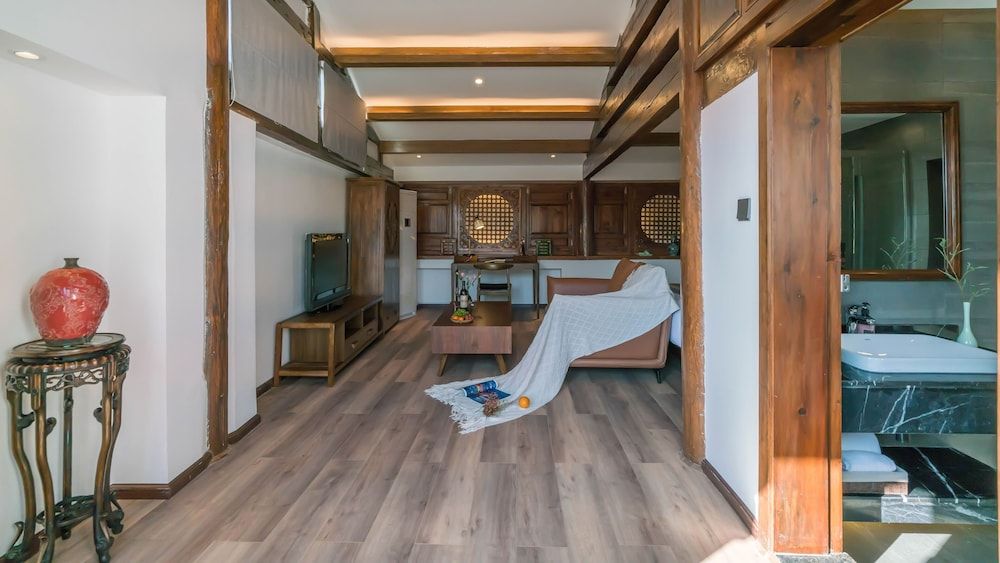 Lize Graceland Artistic Suite Inn Deluxe Double Room, Balcony 16