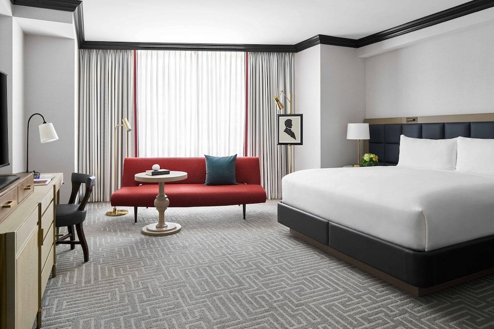 Deluxe Room, 1 King Bed (Mobility Accessible, Tub)
