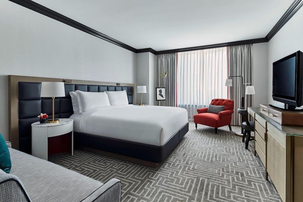 Deluxe Room, 1 King Bed (Mobility Accessible, Roll-In Shower)