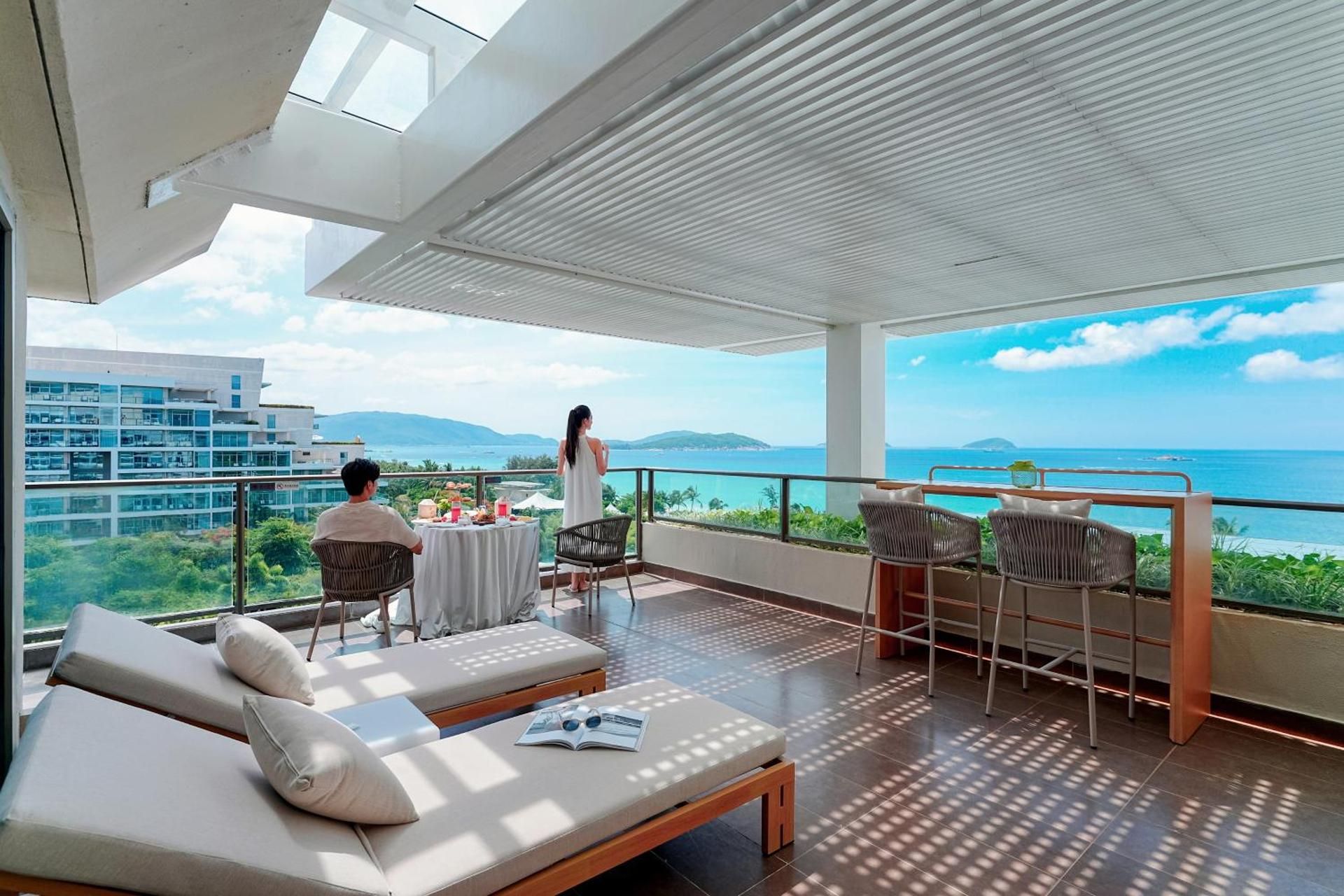 Luxury Suite with Panoramic Ocean View 