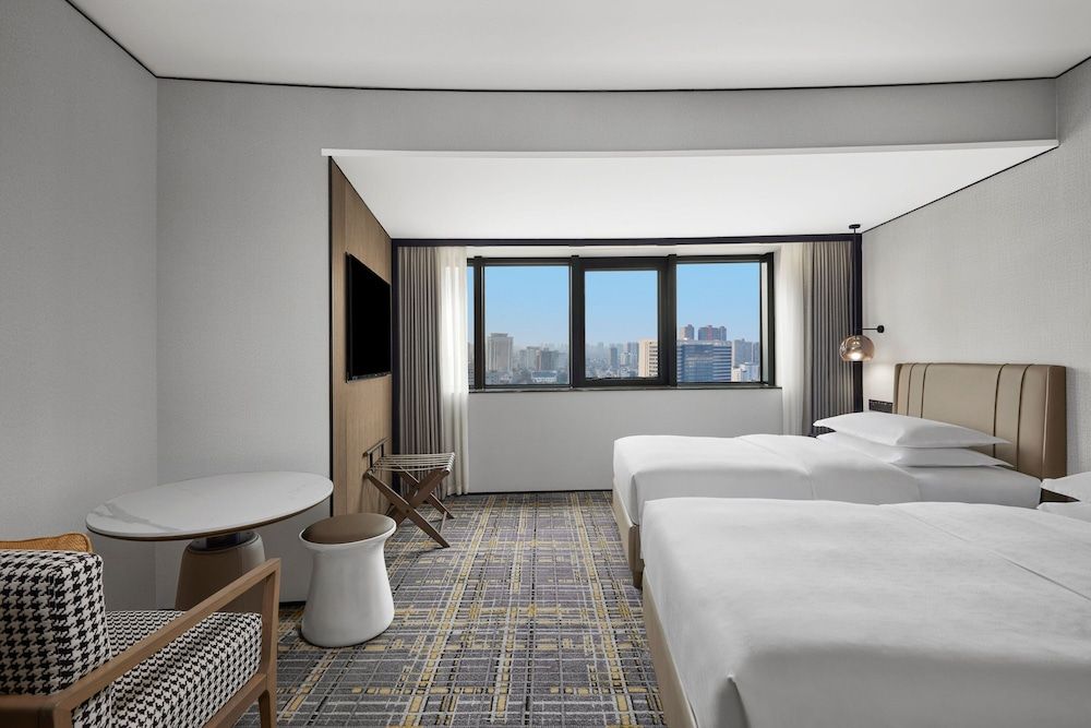 Superior Room, 2 Twin Beds, City View