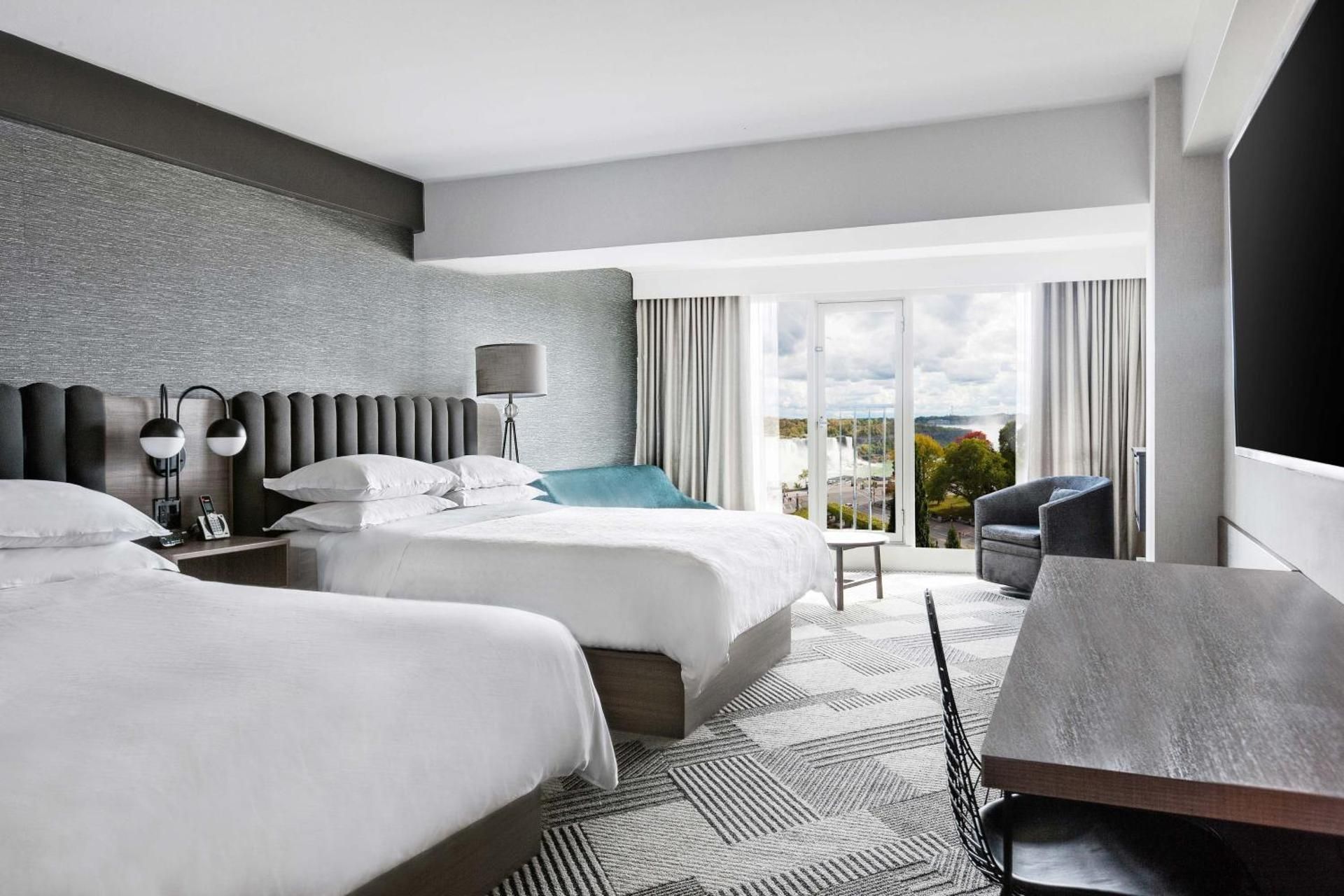 American Fallsview, Guest room, 2 Queen, Partial Falls view, Limited view