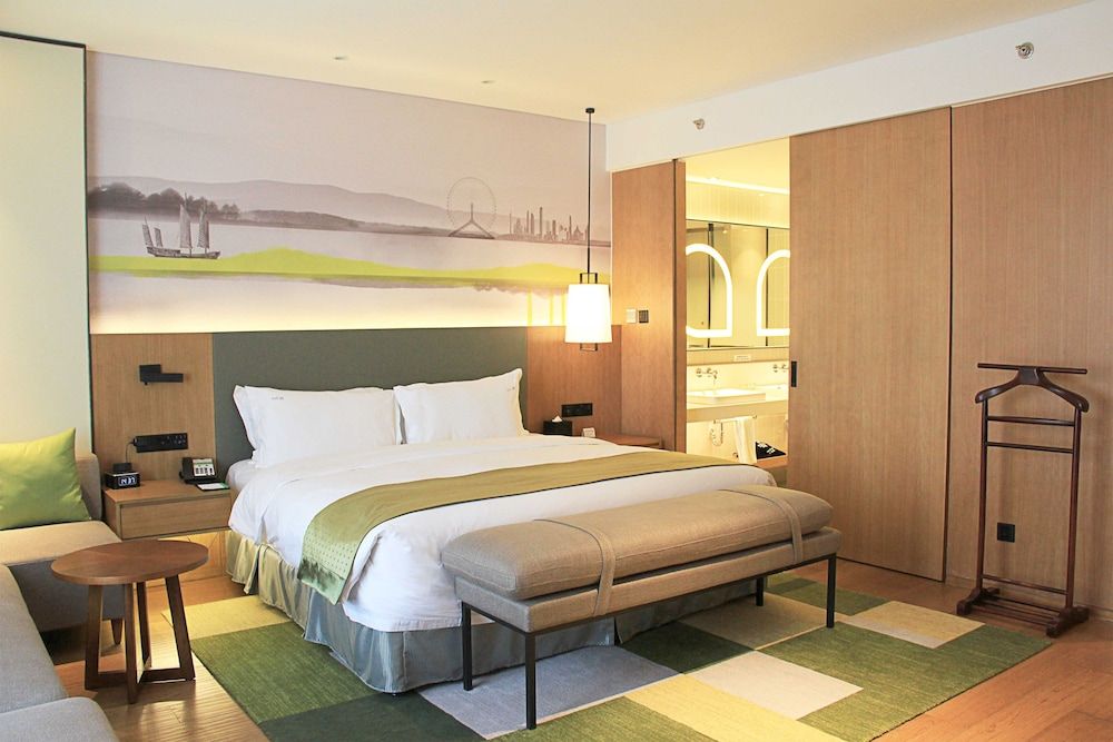 Premium Room, 1 King Bed, City View