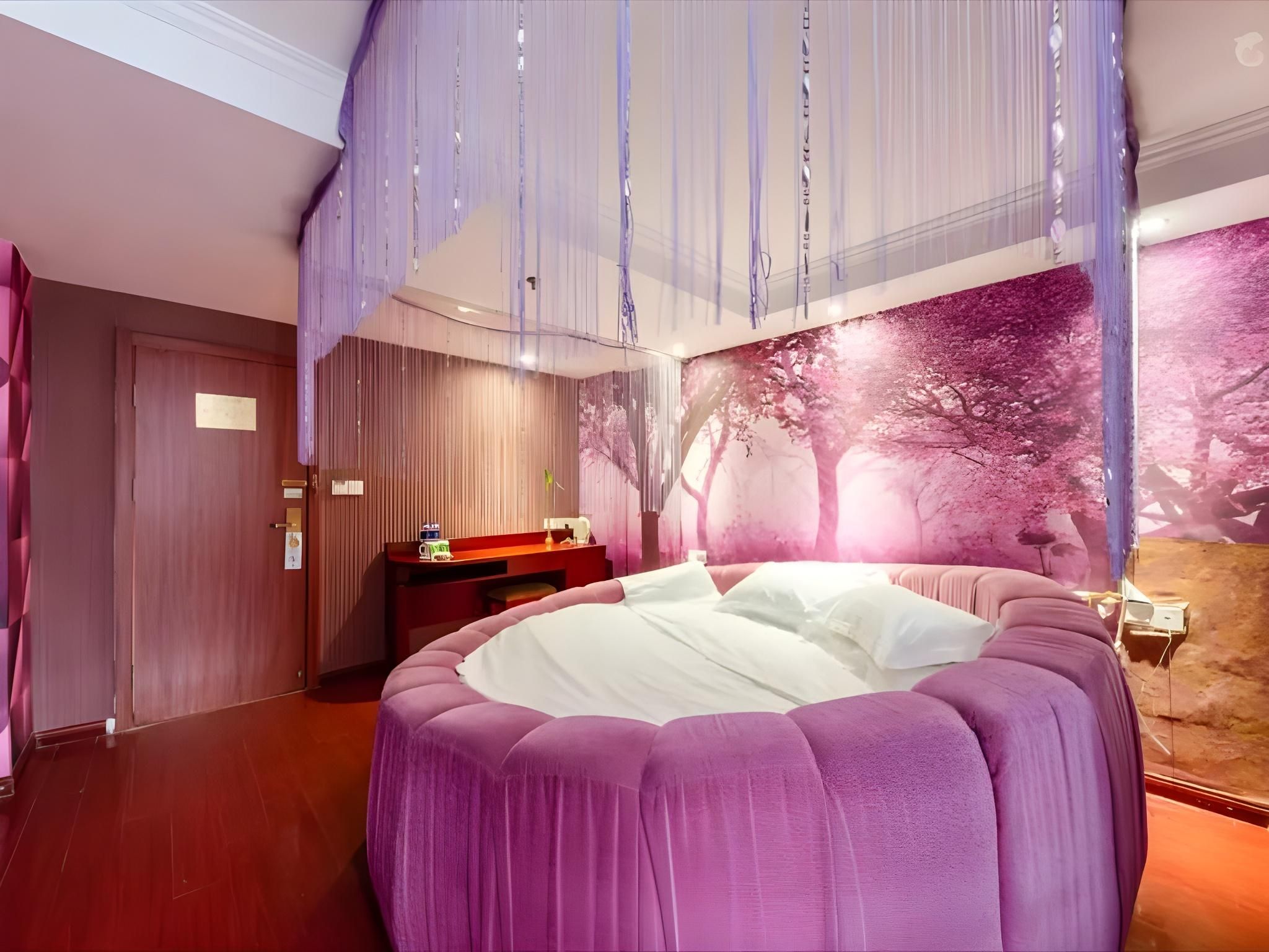 GTI - 1 Round Bed Room with View