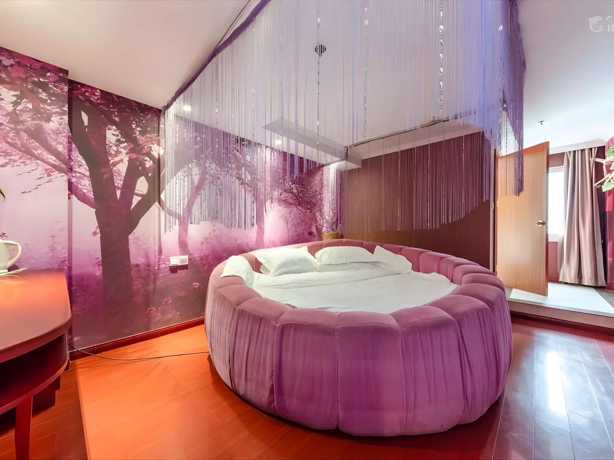GTI - 1 Round Bed Room with View