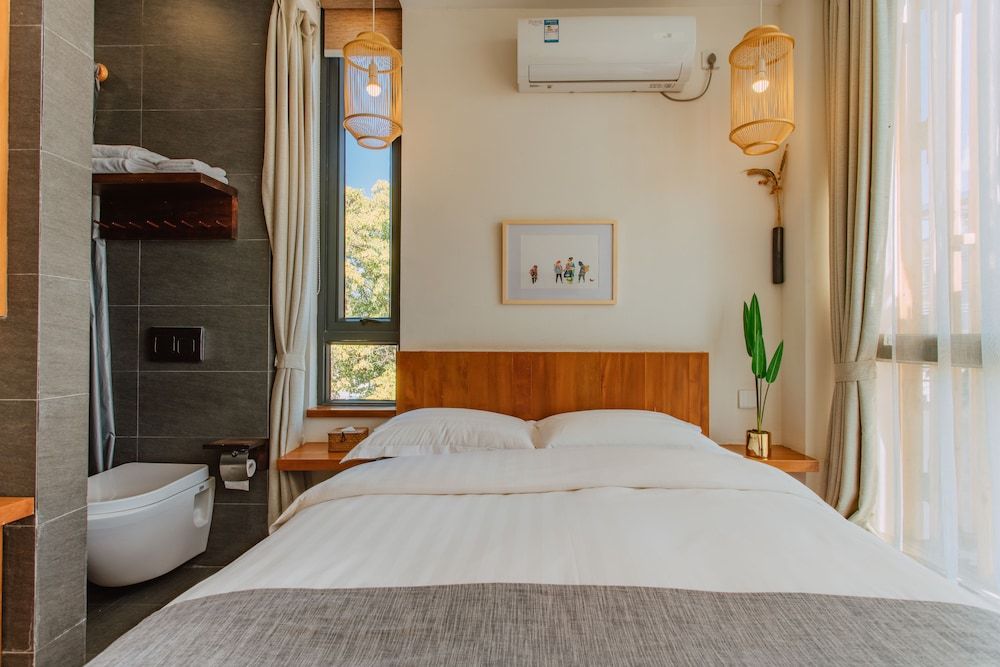 Courtyard2- Comfort Room
