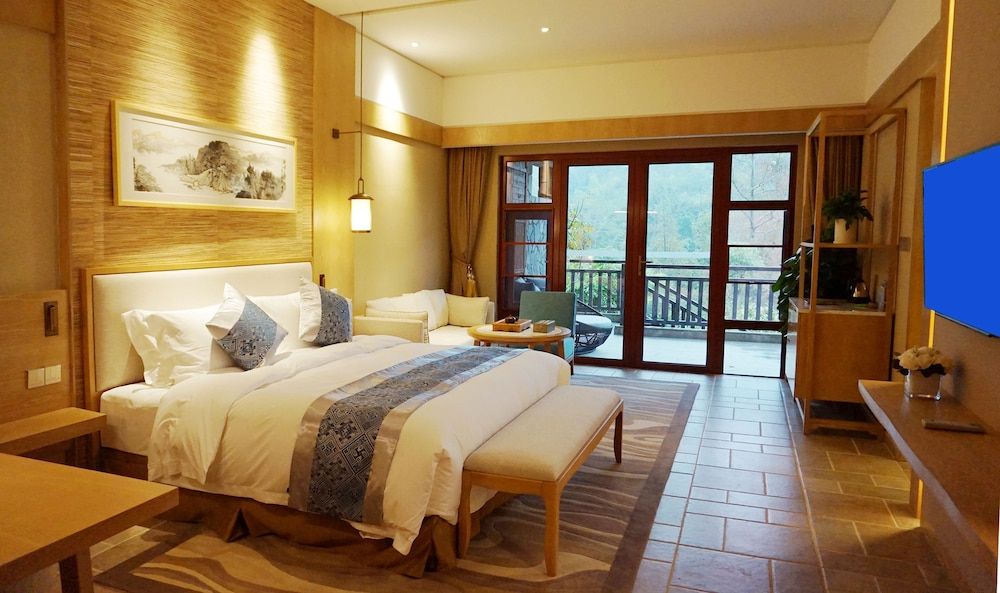 Deluxe Mountain View Room