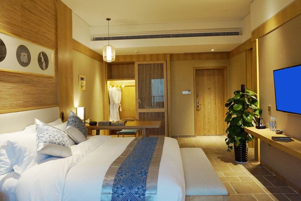 Deluxe Mountain View Room