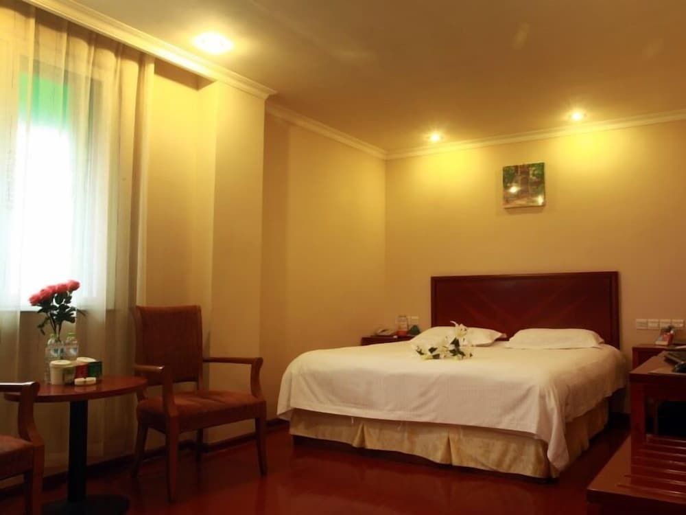 undefined GreenTree Inn JiNan Bus Terminal Station Express Hotel 8