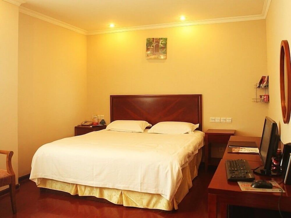 undefined GreenTree Inn JiNan Bus Terminal Station Express Hotel 9