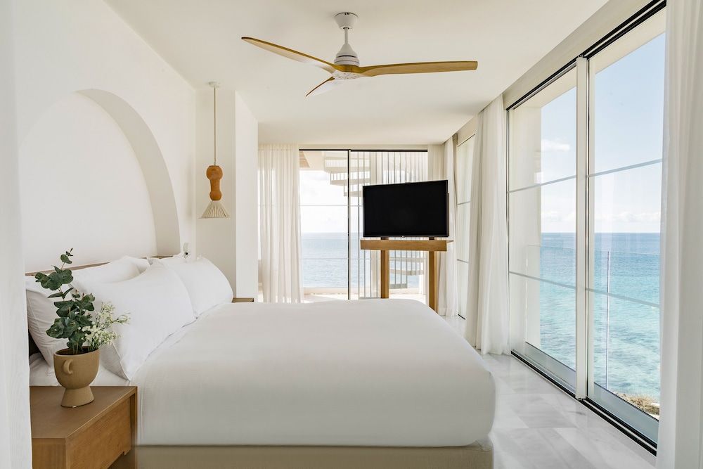Penthouse, Sea View (with Private Roof)