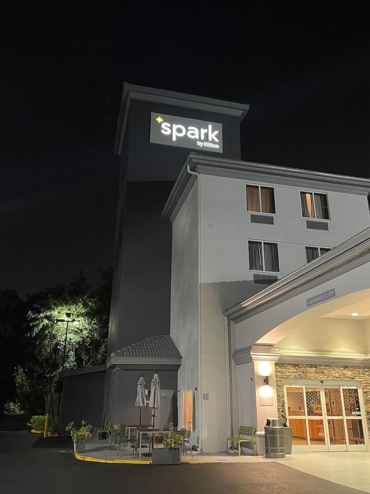 undefined Spark by Hilton Orlando near SeaWorld 4