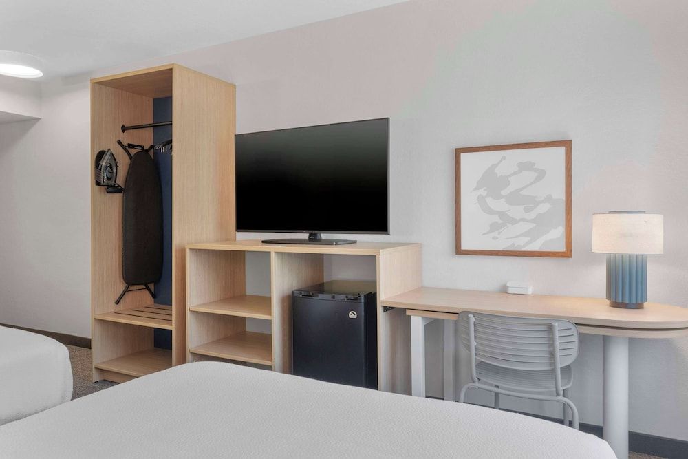 Spark by Hilton Orlando near SeaWorld Room, 2 Double Beds 6