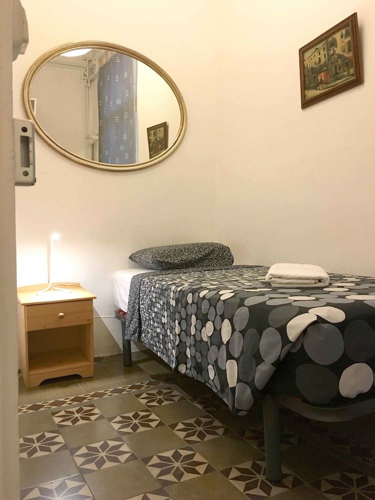 undefined Pensión Arosa - Barcelona 3