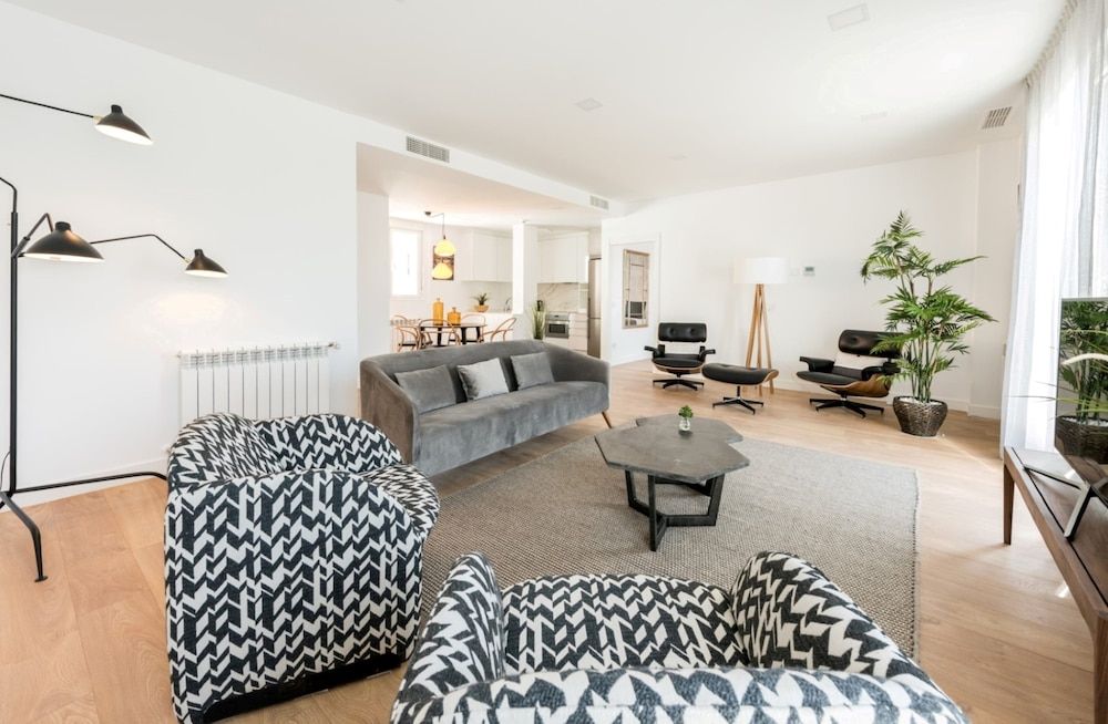 undefined Plaza de España Skyline