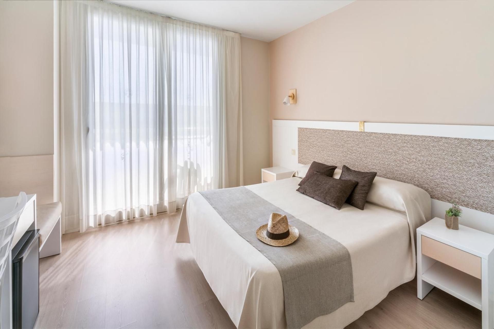 Double Room with Extra Bed (2 Adults + 1 Child)