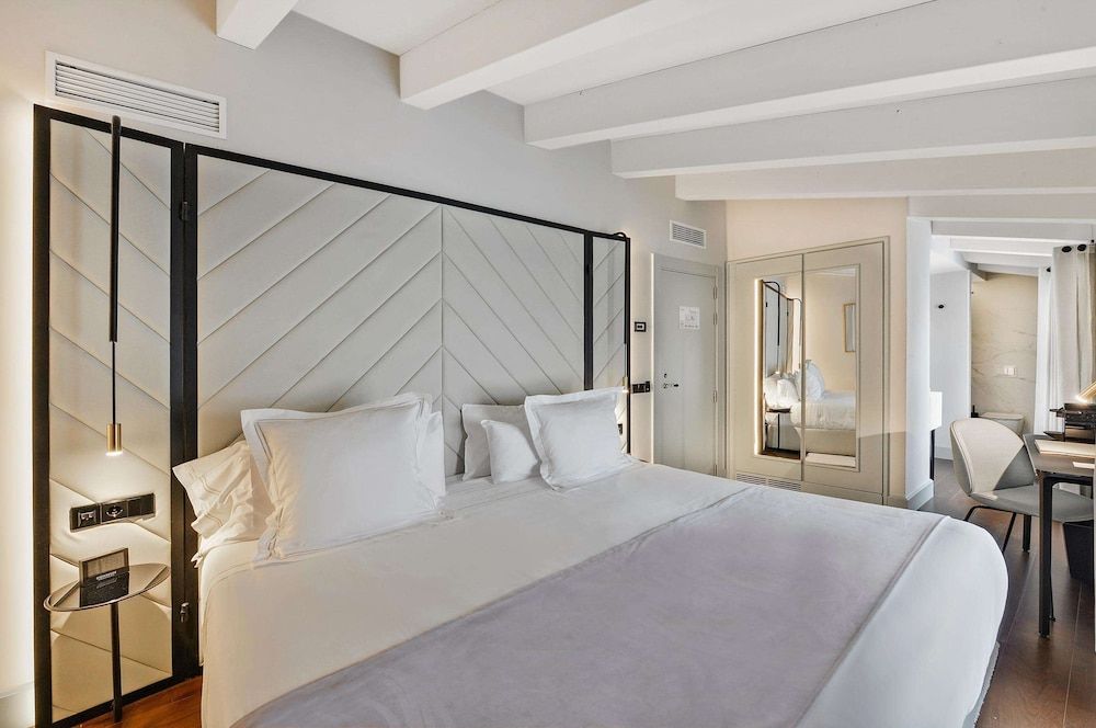 Room, Terrace (Style)