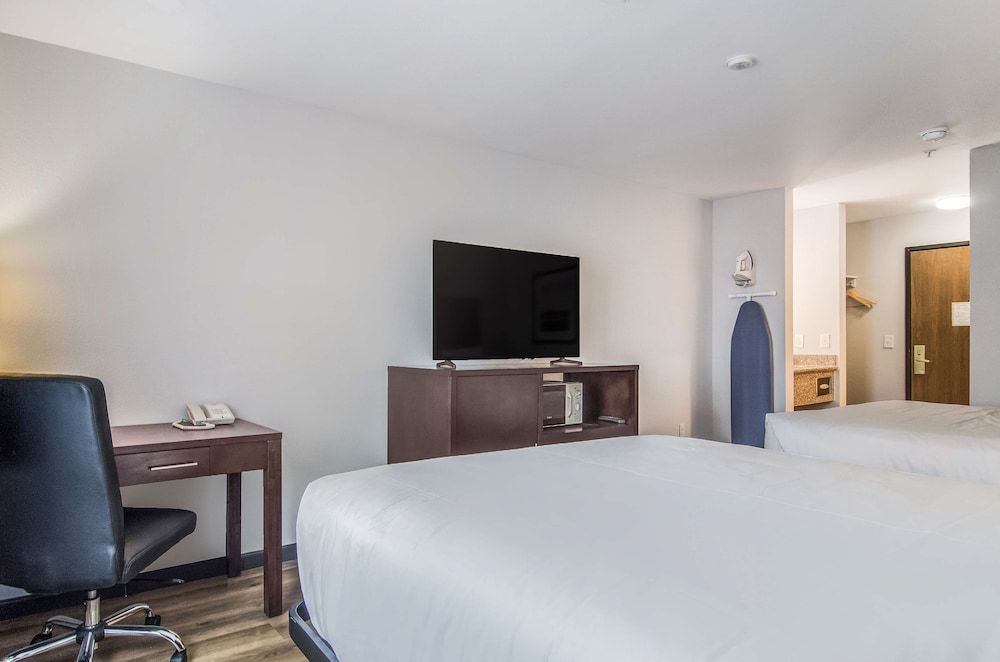 undefined Red Lion Inn & Suites Des Moines 4