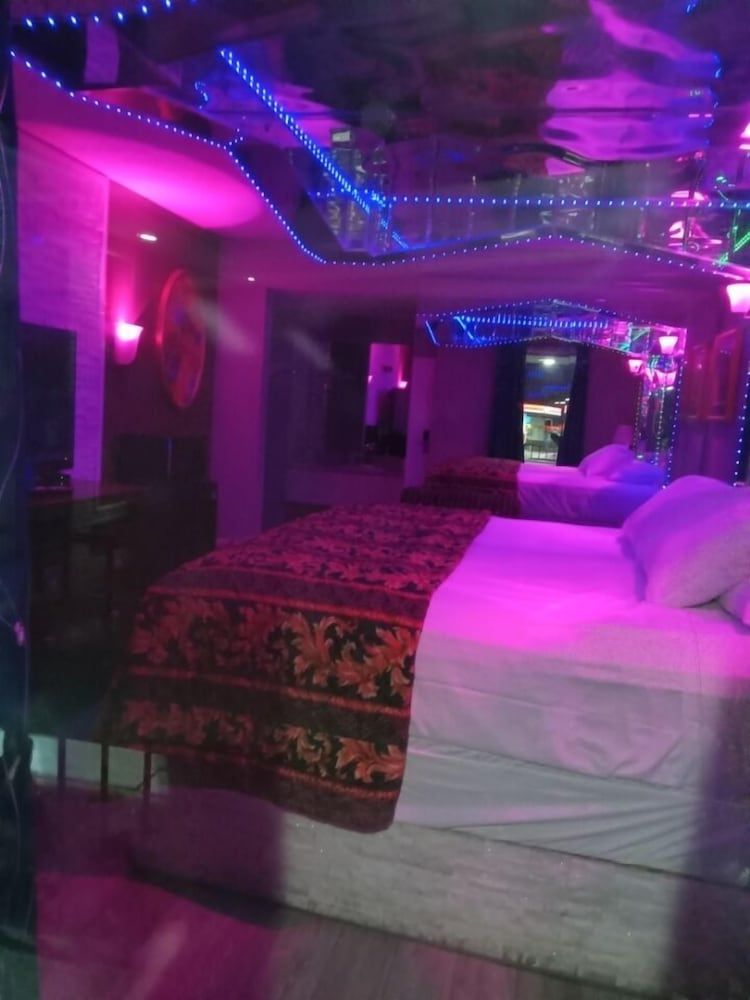 Executive Inn Coopersburg Room, 1 King Bed, Jetted Tub 2