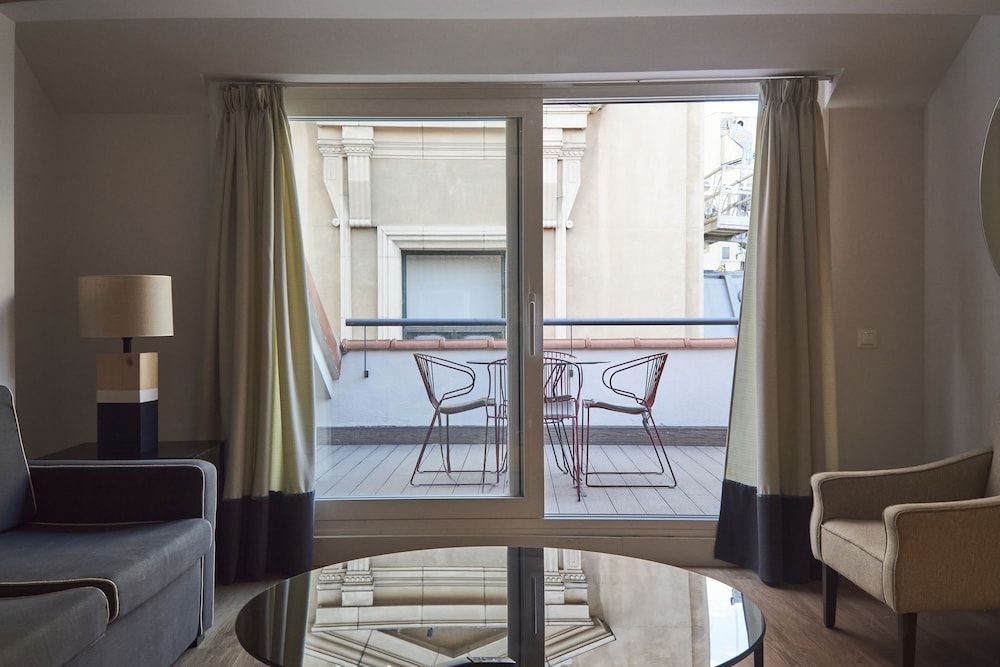 undefined Slow Suites Bellas Artes 3
